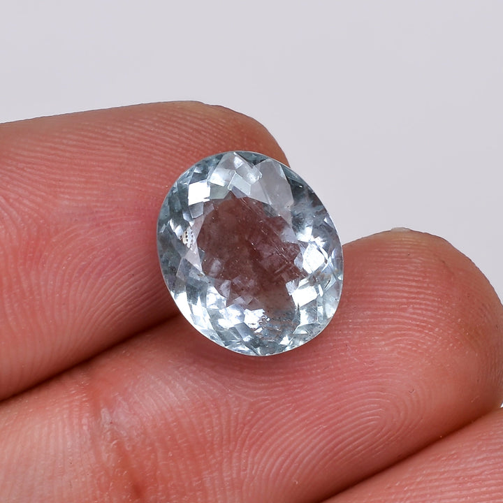 natural aquamarine oval shape cut stone loose gemstone
