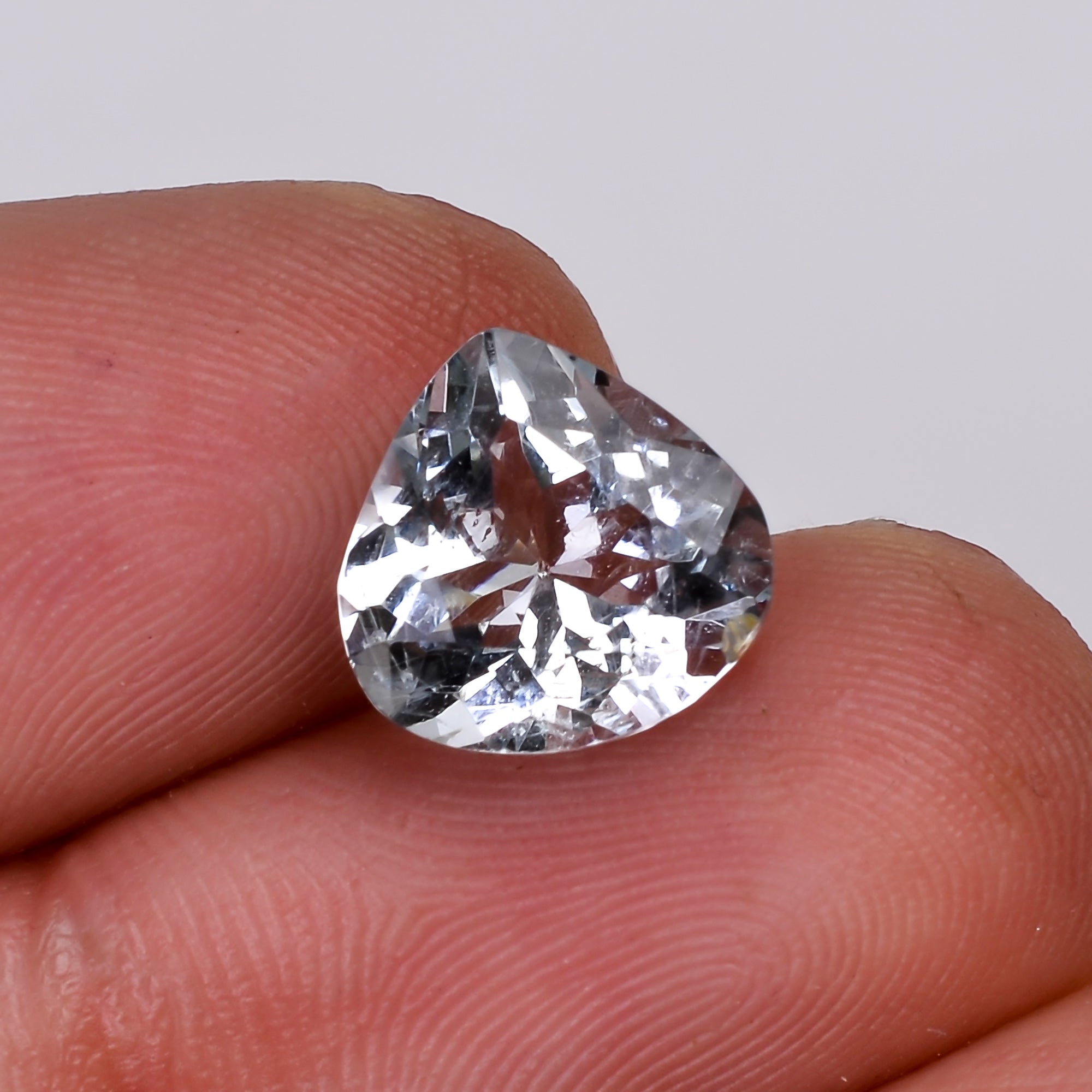 natural aquamarine heart shape cut stone loose gemstone